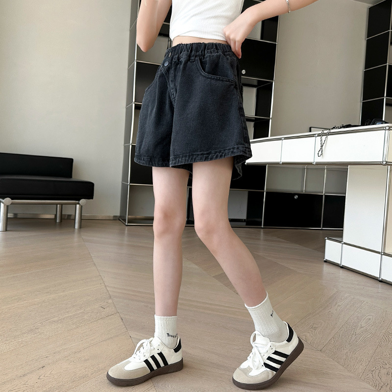 Nuevos pantalones cortos de vaqueros negros para niñas, pantalones de verano delgados y versátiles, pantalones calientes de verano para niños de mediana edad.
