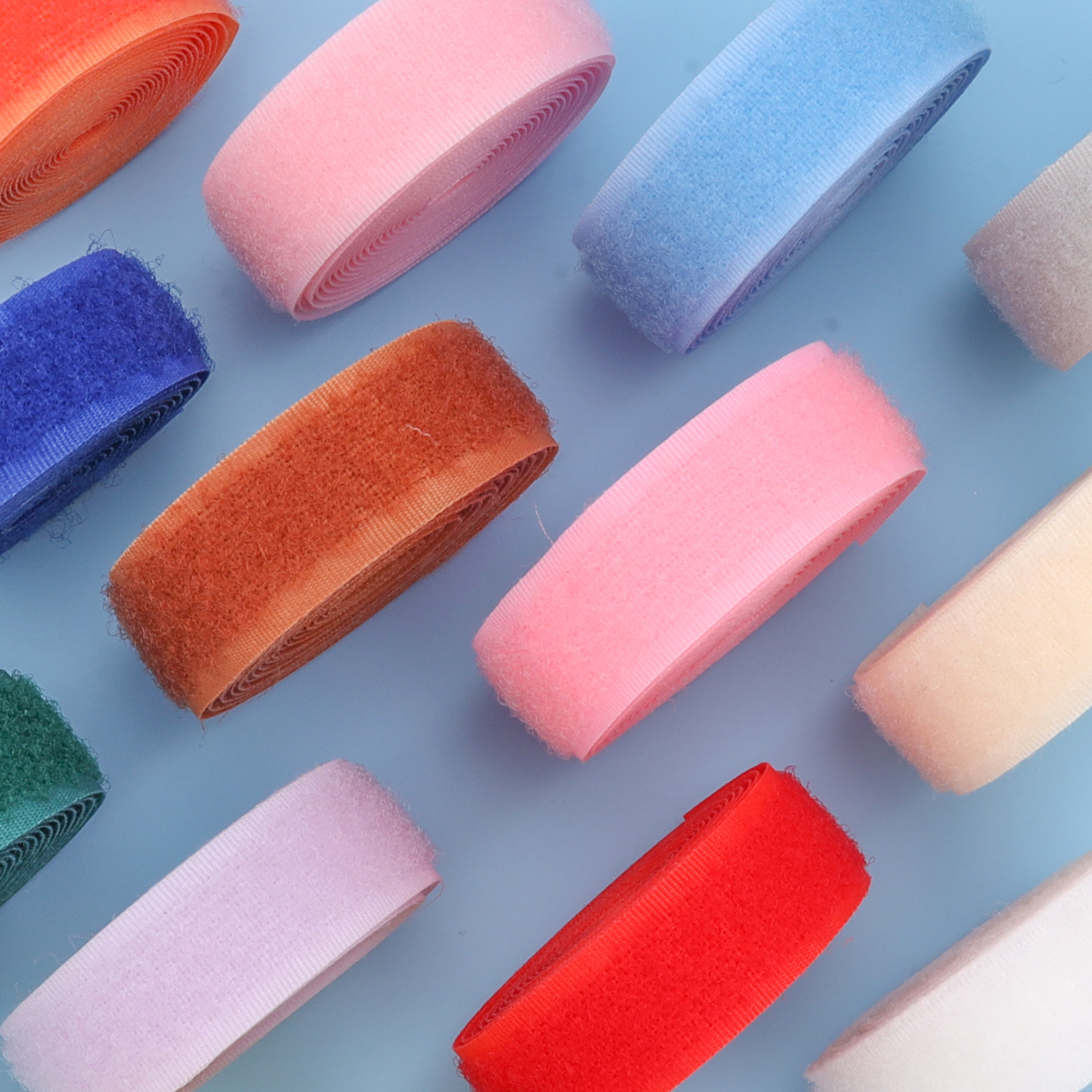 Velcro de color al por mayor 2cm de ancho gancho texturizado sin adhesivo de espalda pegatina madre ropa de bebé zapatos y sombreros pegados hebilla