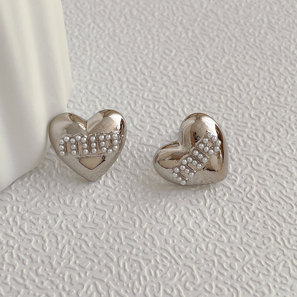 1 Pair Fashion Heart Shape Metal Inlay Artificial Pearls Womenu0027S Ear Studs