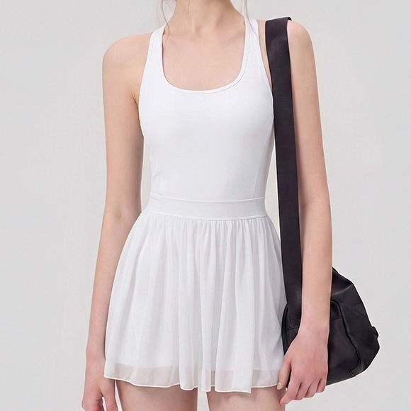 Wholesale of cross-border yoga apparel: new summer styles, quick-drying sports tank tops, tennis skirts, and slimming fitness shorts for women, available for drop shipping
