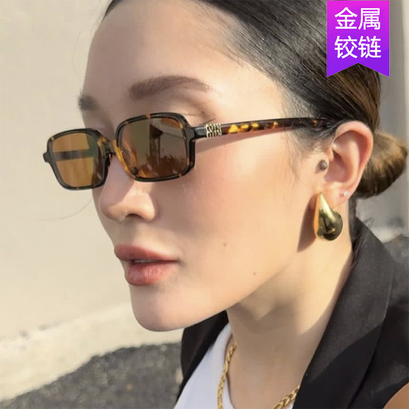 小さなフレームのスクエアサングラスヨーロッパとアメリカのインターネット有名人のストリート写真撮影パーソナライズされたサングラス写真撮影凹面形状サングラス女性用|undefined
