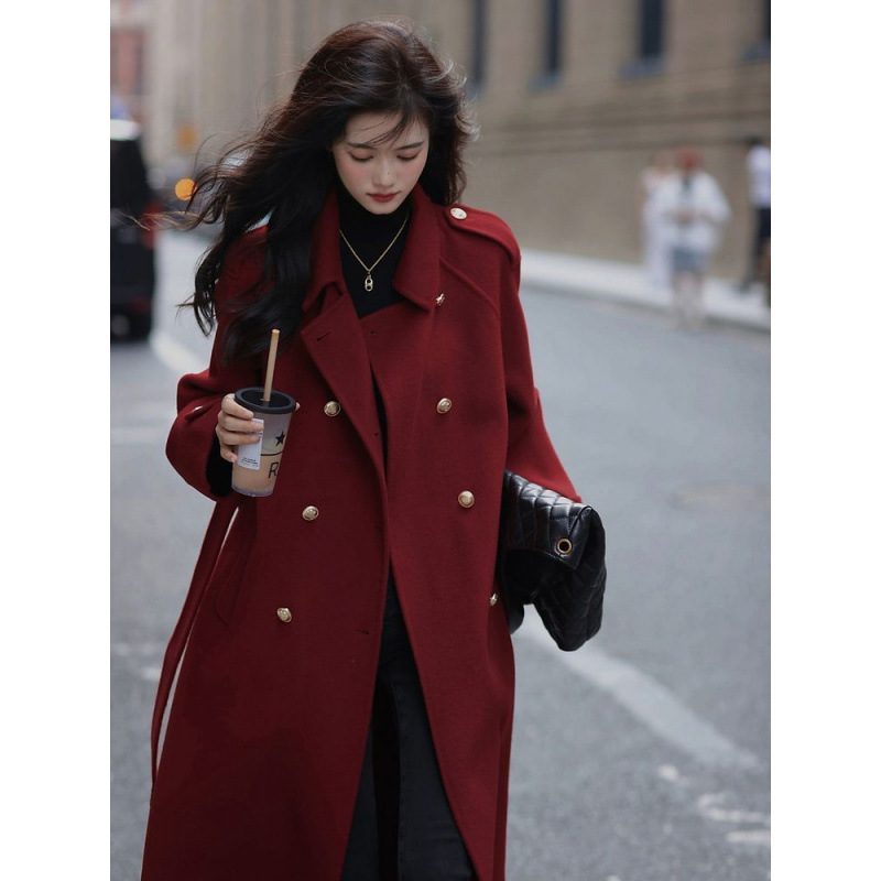 过新年穿搭2024新款本命年复古喜庆酒红色外套中长气质毛呢大风衣