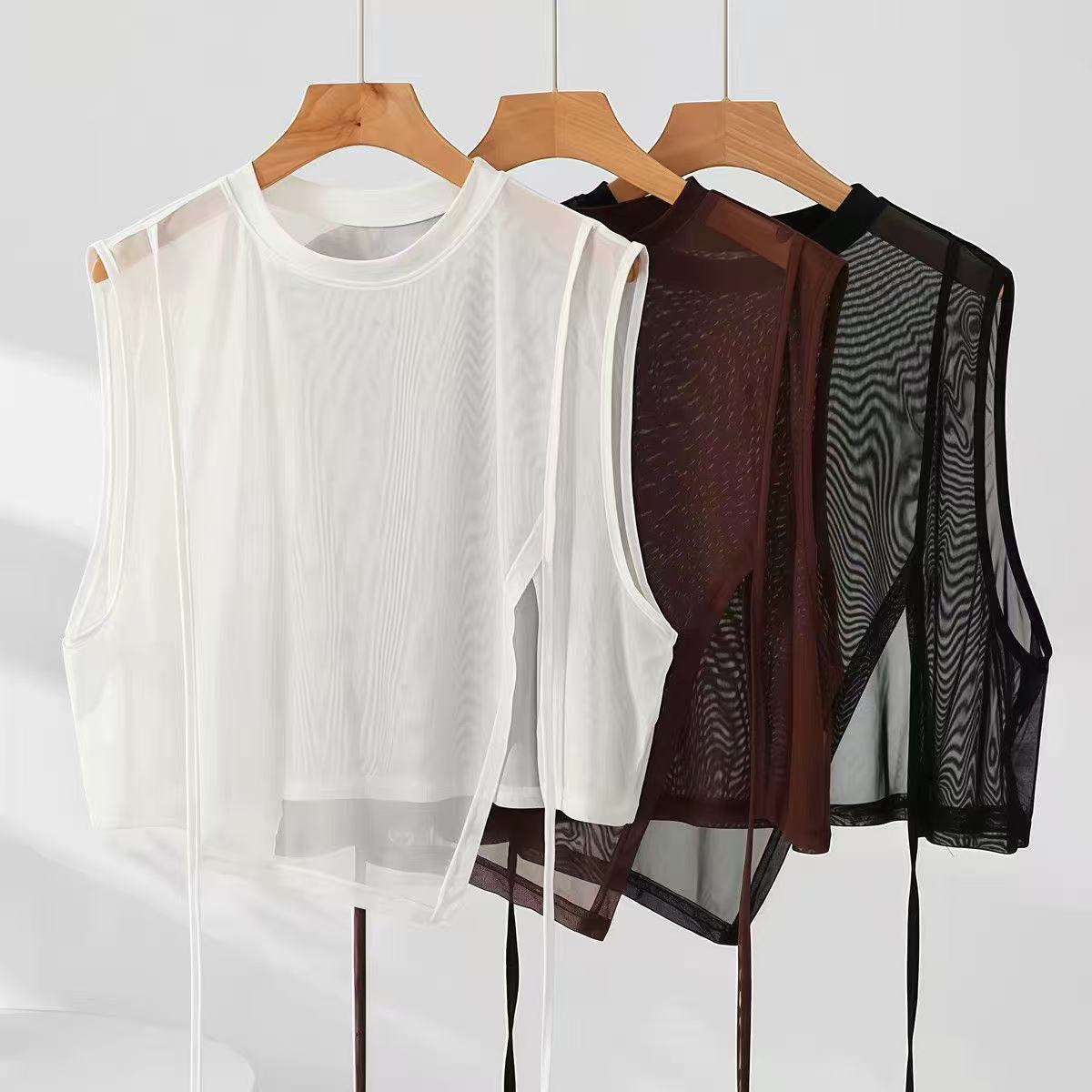 Hot-selling mesh sleeveless T-shirt for women, round neck, summer thin style, layering, fashionable, loose, short, irregular vest.