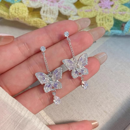 Heartbeat here! Fashionable and luxurious butterfly earrings with sparkling diamonds for women, small and unique design, high-end earrings, elegant and popular on the internet 
