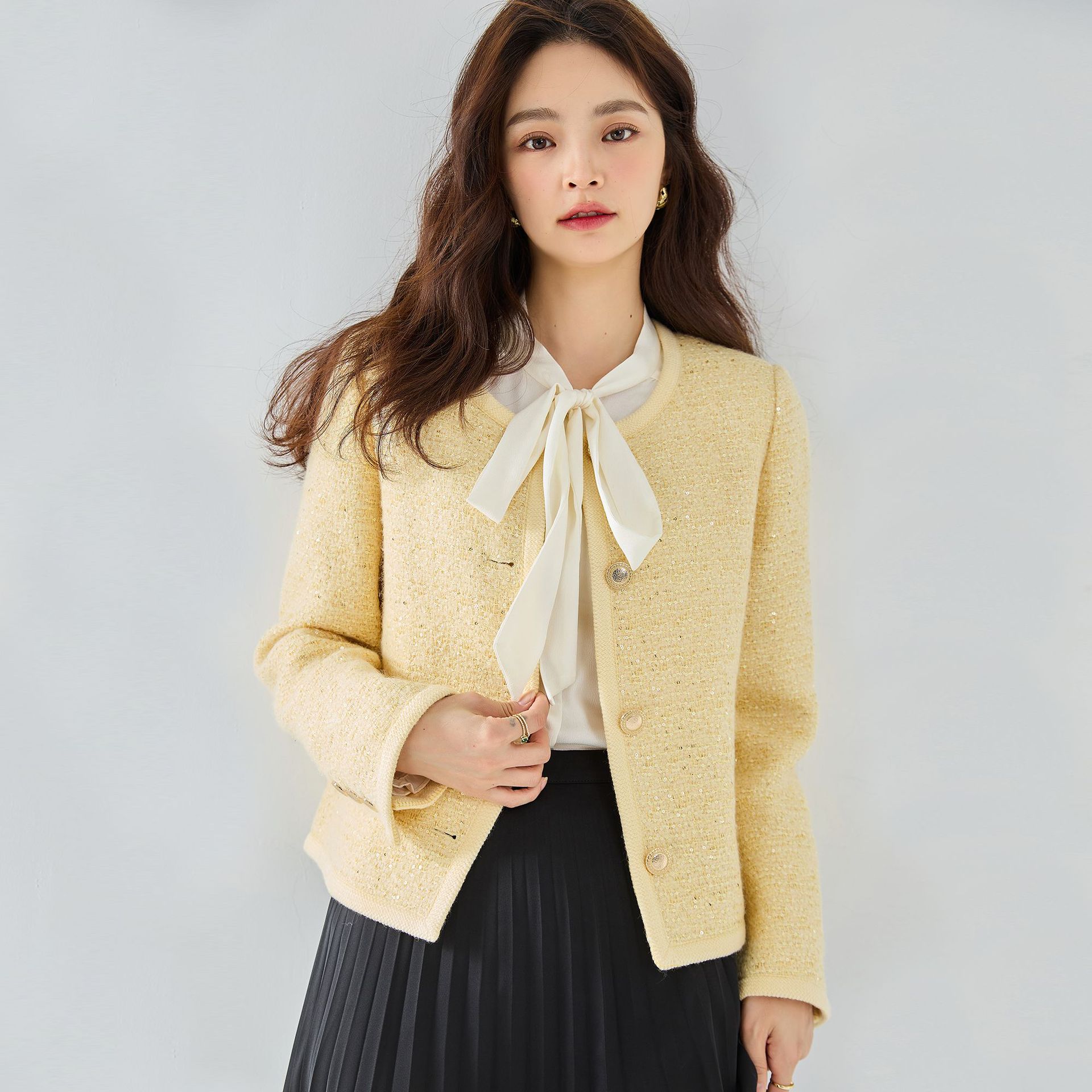 25 primavera nuevo pesado especial de lujo lentejuelas extravagantes fragancia pequeña chaqueta amarilla de alta calidad top de caja corta 15408