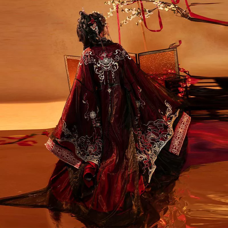 Оригинальный женский ханьфу [Red Lotus Fire] с прямым подолом, халат времен Войны за престол, восстановленный с большими рукавами, богато вышитый и улучшенный.