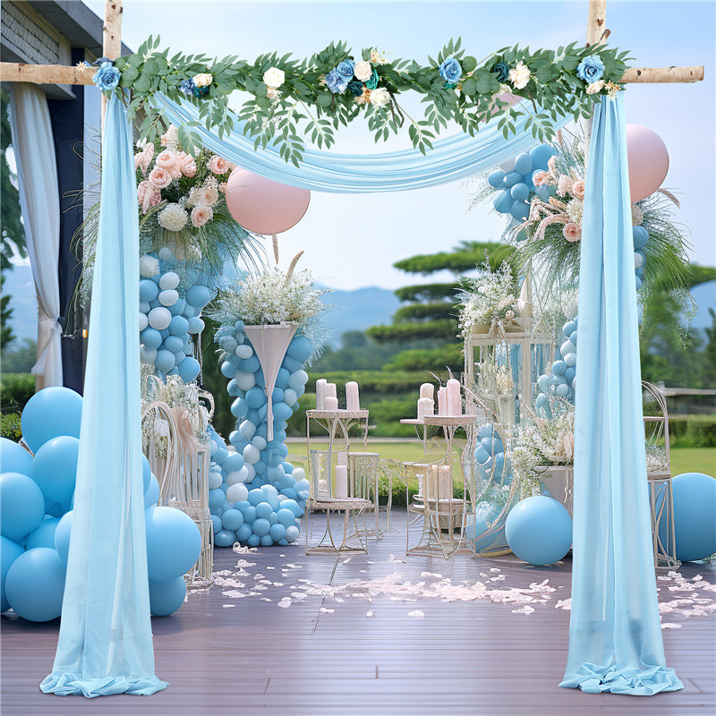 カーテンは欧米の結婚式のアーチで飾られています。|undefined
