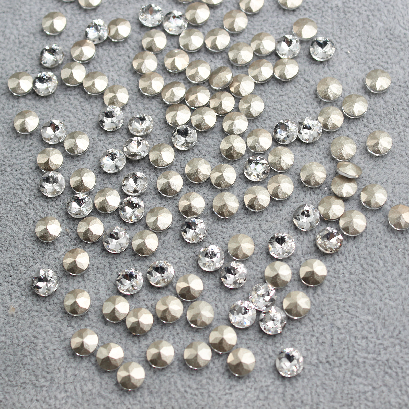Pointed white 6*6mm gem flower