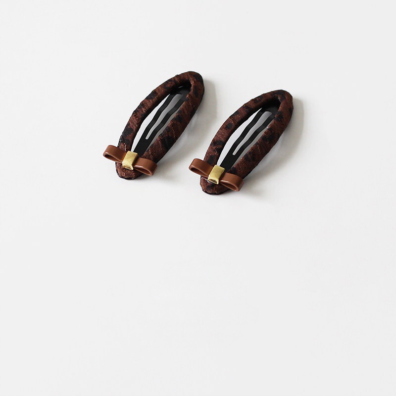 Vintage brown leopard print fabric bow hair clip, side fringe clip, gentle everyday niche hair accessory Vintage brown leopard print fabric bow hair clip, side fringe clip, gentle everyday niche hair accessory