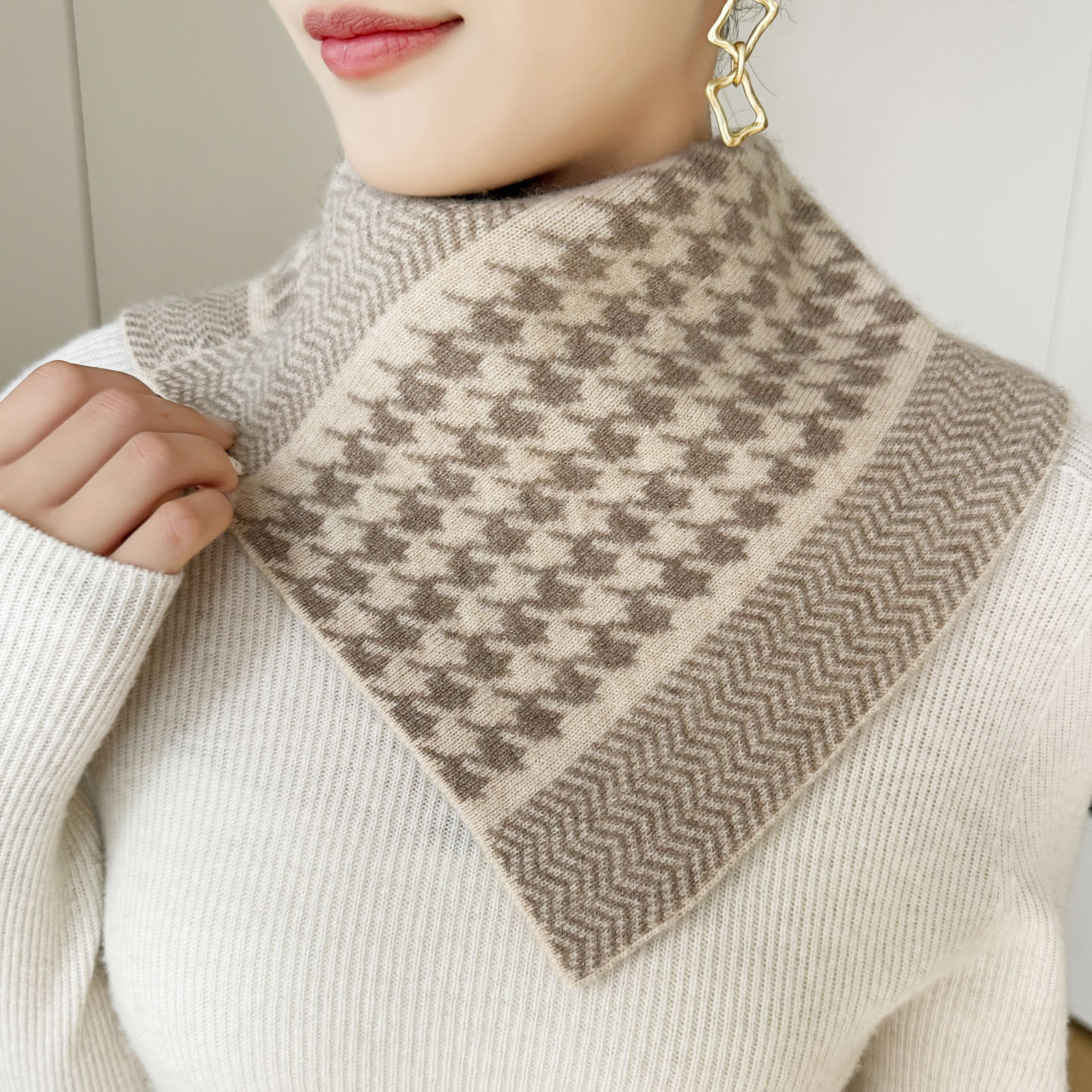 Cashmere Autumn and Winter Women's Warm Scarf Jacquard Triangle Scarf Houndstooth Elegant Knitted Neck Warmer Outerwear
