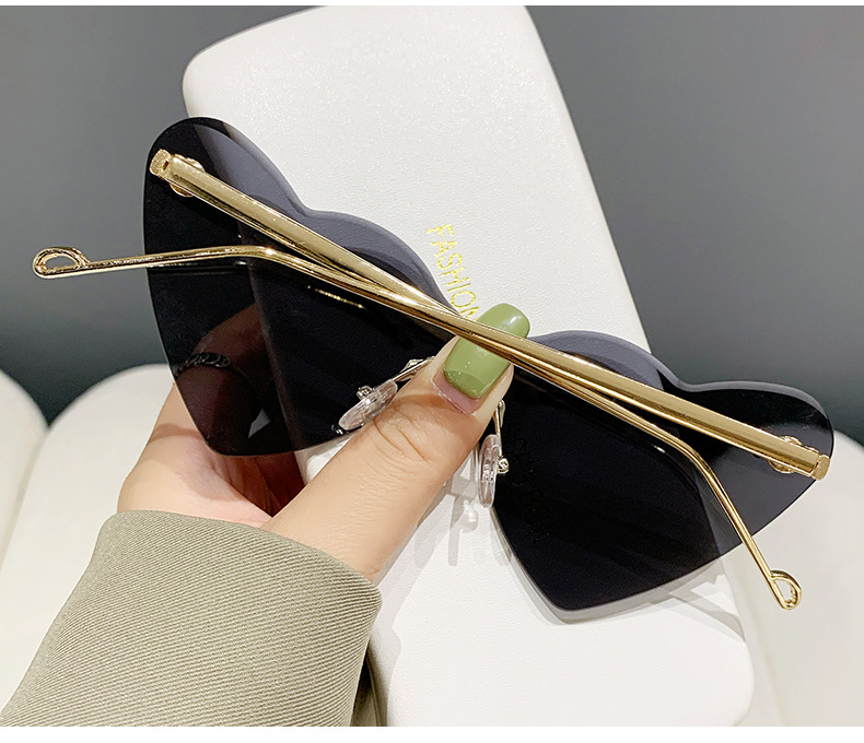 Travel, Stage Occasion Heart Shape Pattern Women's Gender Vacation Style Vacation Heart Shape PC UV400 Protection Special-Shaped Mirror Frameless Women's Sunglasses