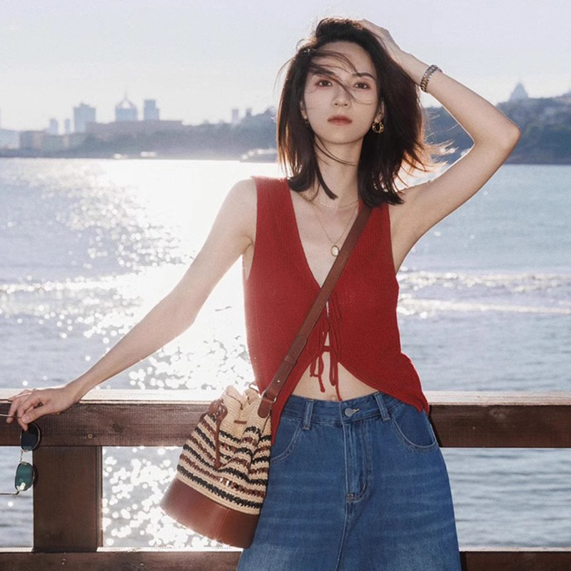 Vintage Red V-neck Lace-up Knitted Vest Cardigan Women's Summer Beautiful Outer Wear Small Vest Sleeveless Top High-grade Sense Vintage Red V-neck Lace-up Knitted Vest Cardigan Women's Summer Beautiful Outer Wear Small Vest Sleeveless Top High-grade Sense