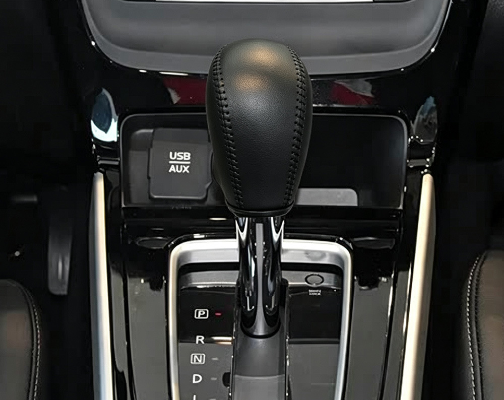 Leather car gear shift knob cover, hand-stitched, for Nissan 2012 New Sylphy, Qida, and Teana models. Also includes a handbrake cover and a gear shift cover