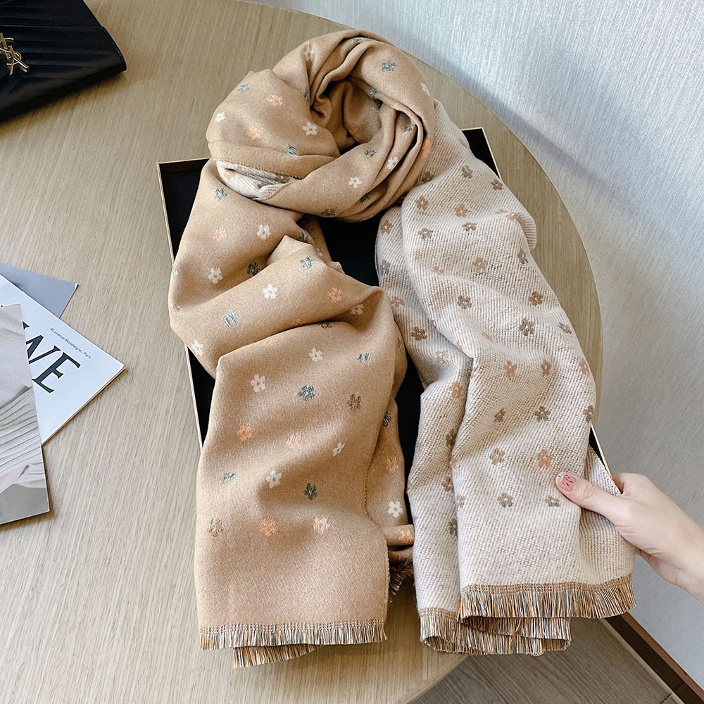 Version des berühmten Damen-Schals mit süßen kleinen Blumen im Kaschmir-Quasten-Stil für Damen, 192 x 62 cm, warm im Winter_voghion.com
