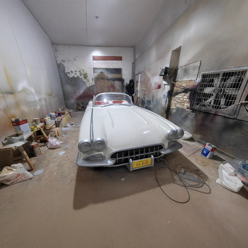 結婚式の映画とテレビの撮影の道具の車の模型の豪華な贅沢感の屋外の鉄の芸の置物のシミュレーションの車の模型の置物|undefined