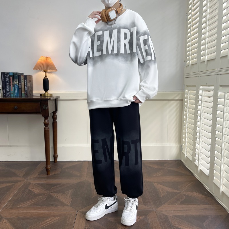 Los fabricantes de origen producen logotipos personalizables, trajes deportivos y casuales sueltos de moda para hombres, pantalones de suéter para hombres