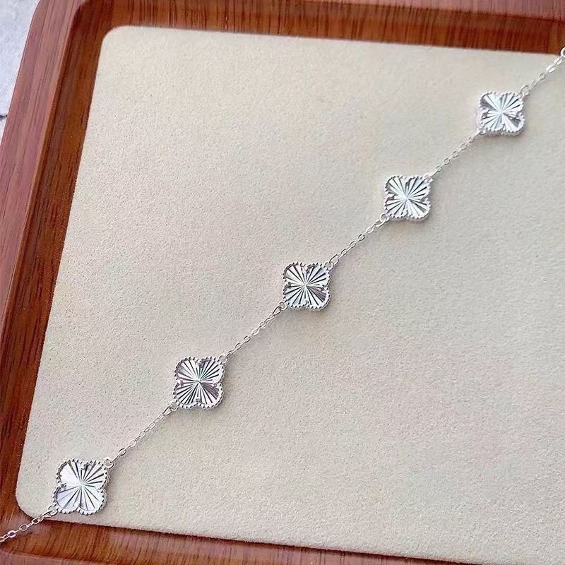 [Leaks] Lucky Four-leaf Clover Bracelet Light Luxury Niche Exquisite Girl silver Bracelet 520 Tanabata Festival Gift