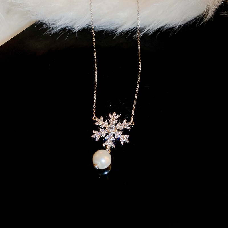 Super funkelnde Zirkon-Schneeflockenperle mit leichtem Luxusdesign, Schlüsselbeinkette, weihnachtlich modisch und hochwertig_voghion.com
