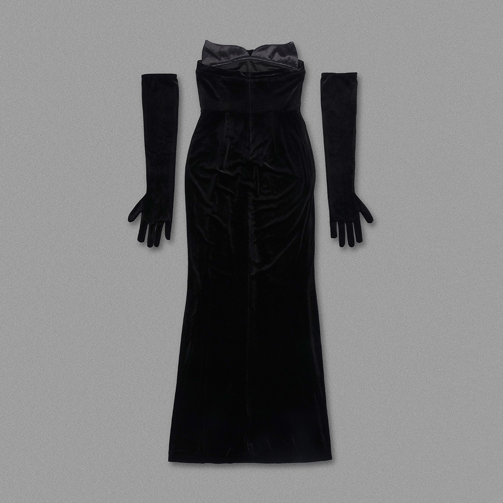 Elegant fashionable black velvet long dress sleevless