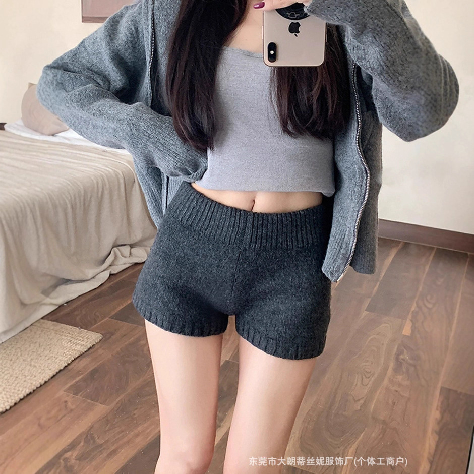 Autumn and Winter Basic Straight High-Waisted Knitted Shorts for Women, Slim Fit, Hip-Hugging Knitted Hot Pants, Trendy One-Size-Fits-All