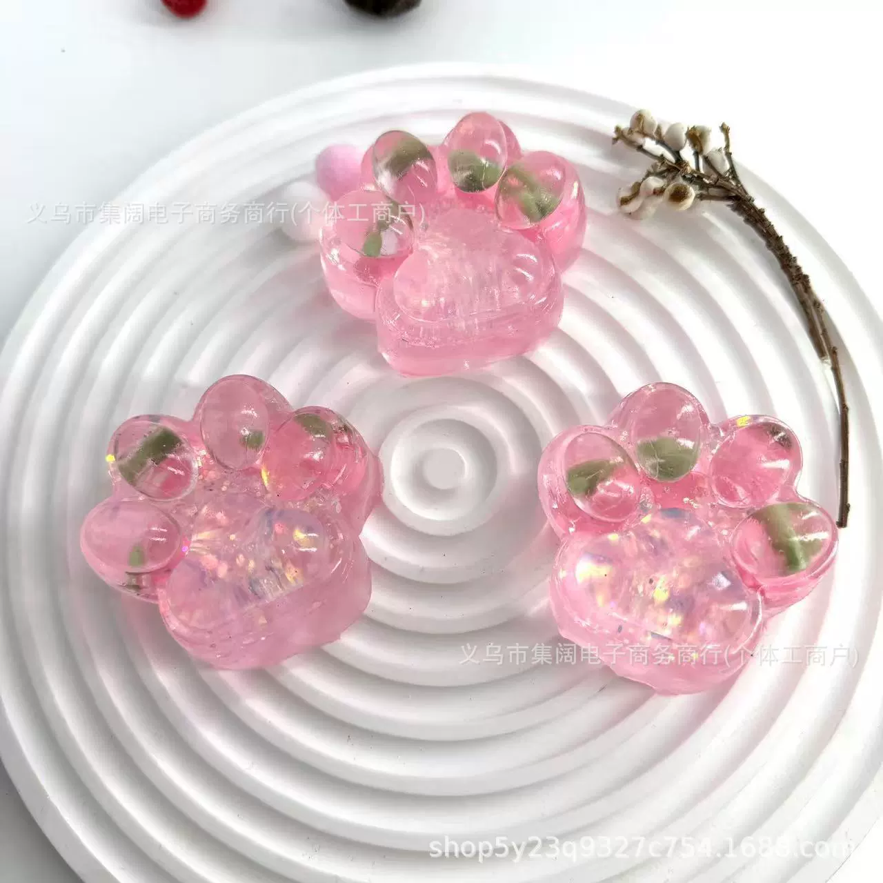 Xiaohongshu and strawberry cat claw pinch music rotten mud, creative decompression artifact Douyin live toy wholesale