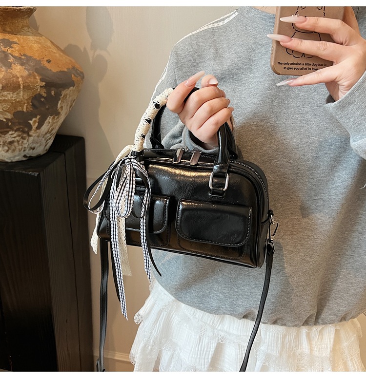 A trendy underarm bag for women in 2025, Korean version, Instagram Spring/Summer new fashion tote bag, versatile and large-capacity commuting bag undefined