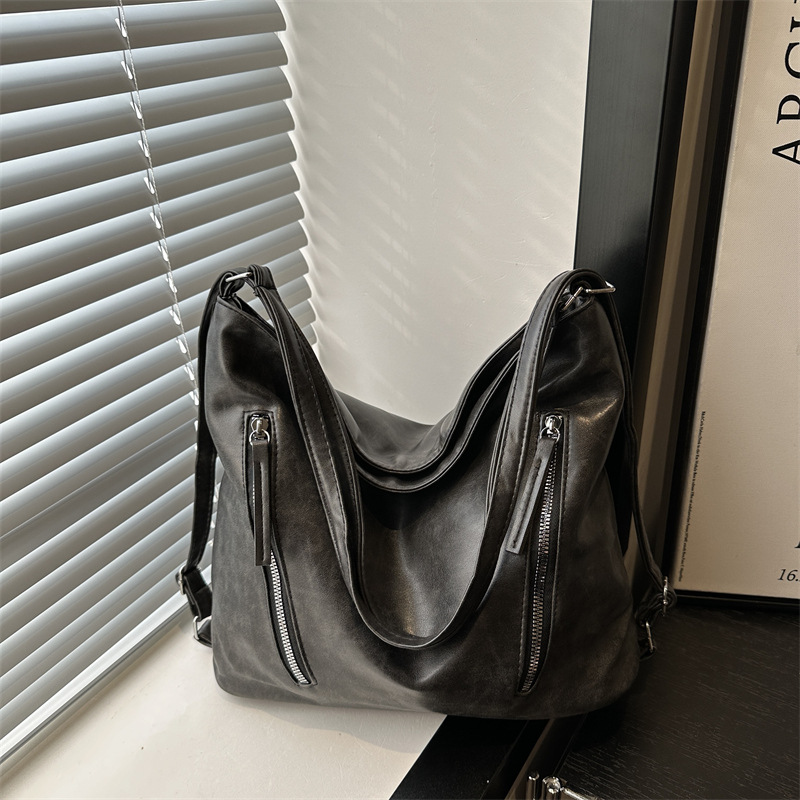 Bolsa de brazo de moda retro para mujeres otoño y invierno 2024 nueva mochila de gran capacidad para viajar, alta sensación de mochila de hombro