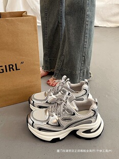 ����ٴ����ϵ�ЬŮС��������2025�����¿��＾�yɫ�\�����eЬ