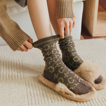 袜子女抽象字母黑色羊毛中筒袜冬季加厚保暖韩版时尚外穿堆堆袜潮