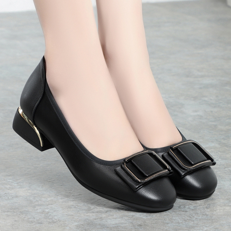 2025春夏新款搭扣女士皮鞋软底粗跟休闲工作鞋时尚简约中年妈妈鞋