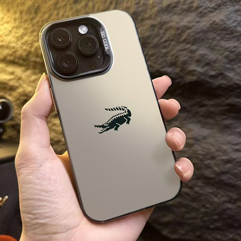 Nuevo simple pequeño cocodrilo para iPhone 16 funda para teléfono móvil Apple 15promax/14 anti-caída 13pro12 Europa y América