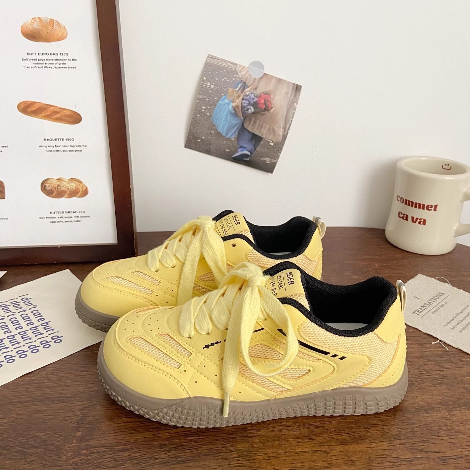 2024 nuevos estudiantes de verano muffin fondo de moda europea estación transpirable zapatos blancos para mujeres zapatos de skate delgados de malla universal