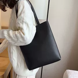 平底拖鞋;一字带凉鞋;女士手提包