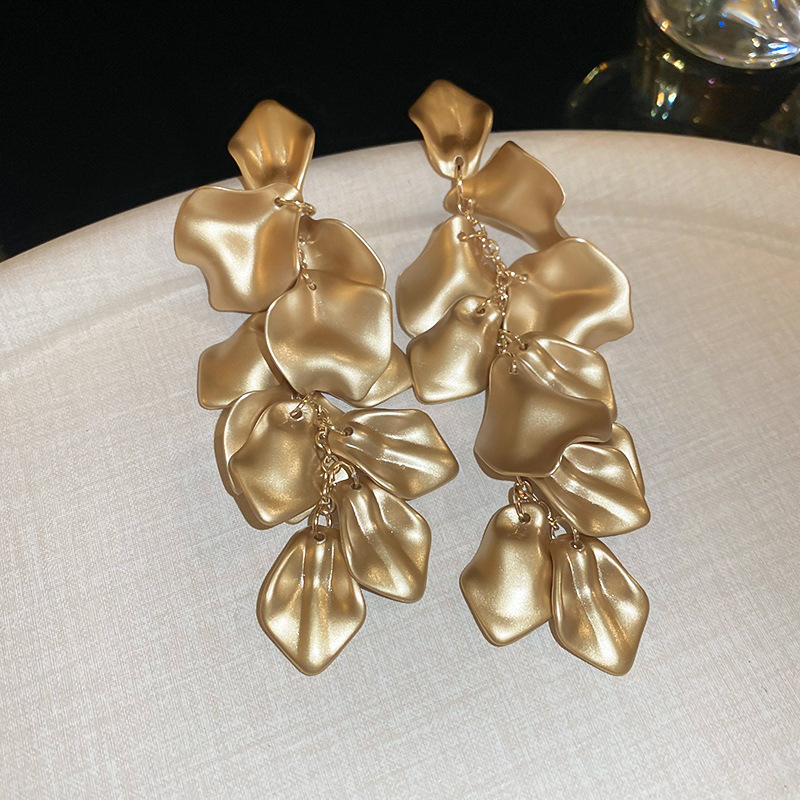 Steel needle-golden rose earrings