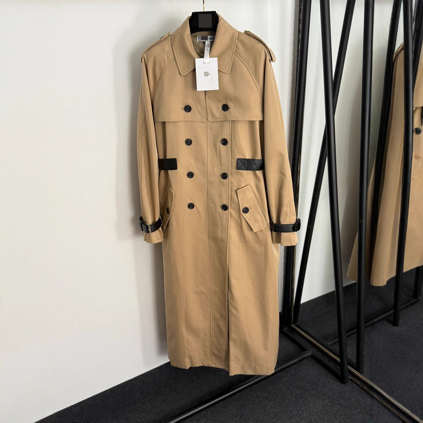 2025 Autumn/Winter Nanyou High-End New Vintage Style Elegant Leather Buckle Waist-Cinching Double-Breasted Slim Long-Sleeve Windbreaker Jacket for Women