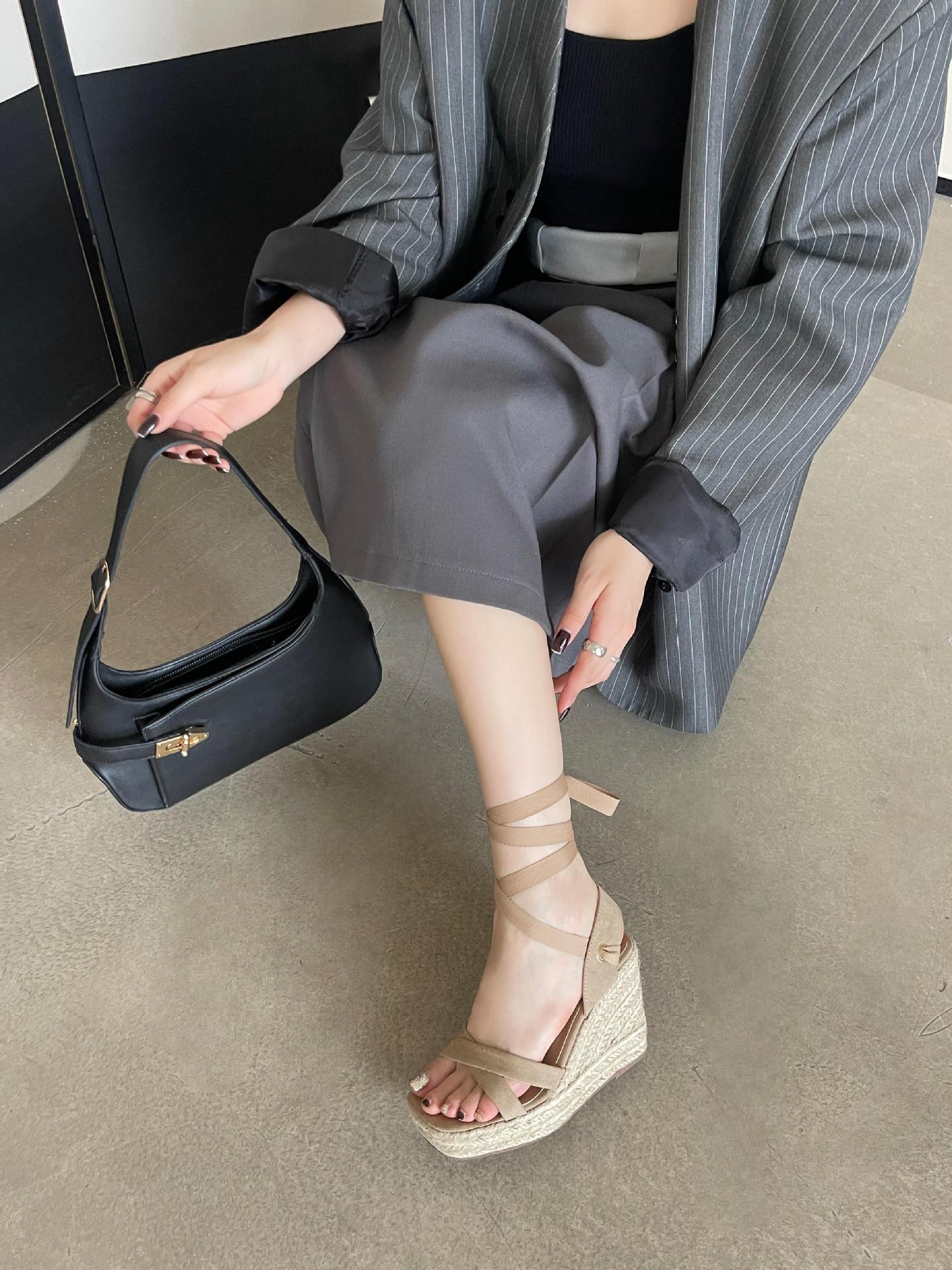 Espadrilles à talons compensés pour femme style français élégant_voghion.com