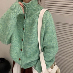 韓国系のレトロな立襟の高襟のセーターのコートの女性の秋冬の柔らかいモチモチの上着の外はゆったりしていて怠惰なニットのカーディガンを着ます。