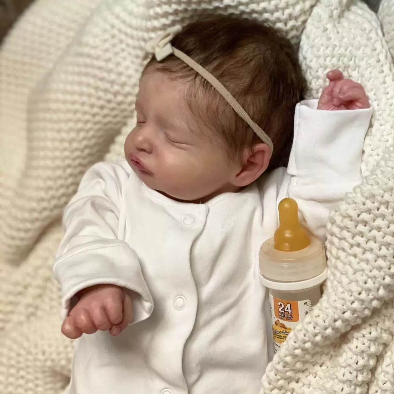 Реалистичная кукла reborn Cokela Rasalie, 49 см, тканевое тело, вшитые коричневые волосы