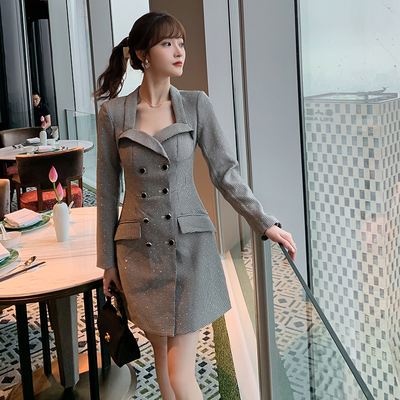 Đầm suông nữ cổ vuông họa tiết răng cưa cài khuy đôi kèm chân váy đính đá — Đen trắng
