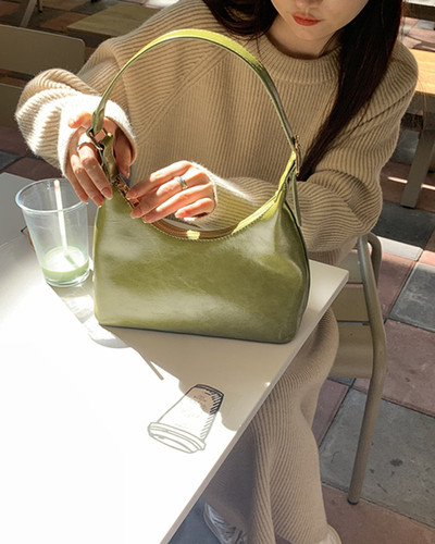 Baguette bag for women 2024 new popular contrasting color shoulder bag Korean ins niche design textured shoulder armpit bag
