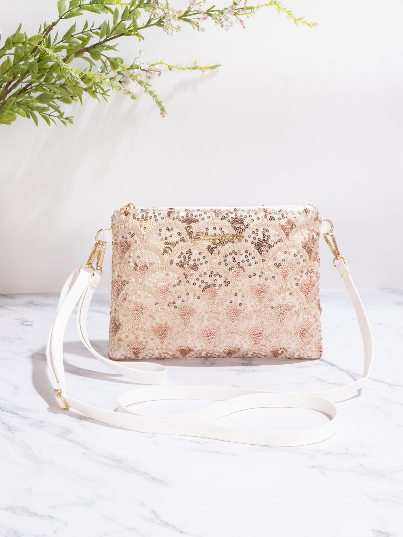 Nicho de estilo nacional de verano 2025 nueva cadena de moda alta sensación de moda sequinilla portátil bolsas de tramo oblicuas
