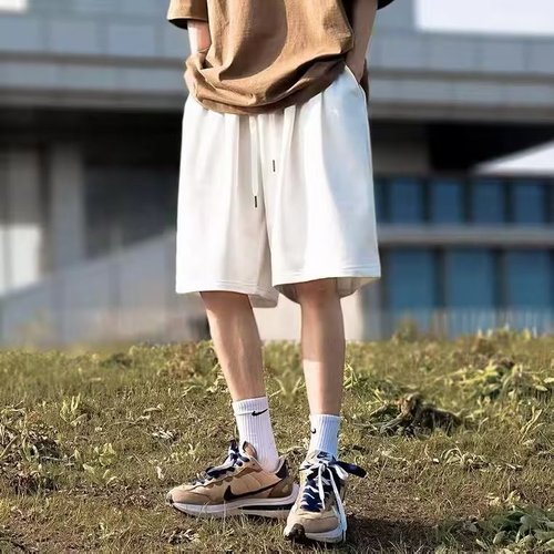 Five-Quarter Pants: Youthful Spring/Fall Casual Wear for Men – Simple, Loose-Fit Design from a Trendy Streetwear Brand