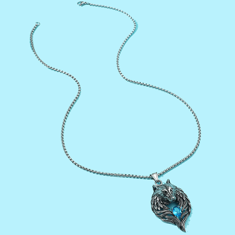 Retro Diamond-studded Wolf Head Pendant Necklace display picture 3