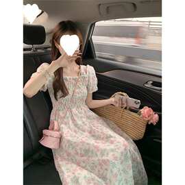 碎花方领连衣裙女夏季2023新款甜美收腰显瘦中长款初恋系裙子