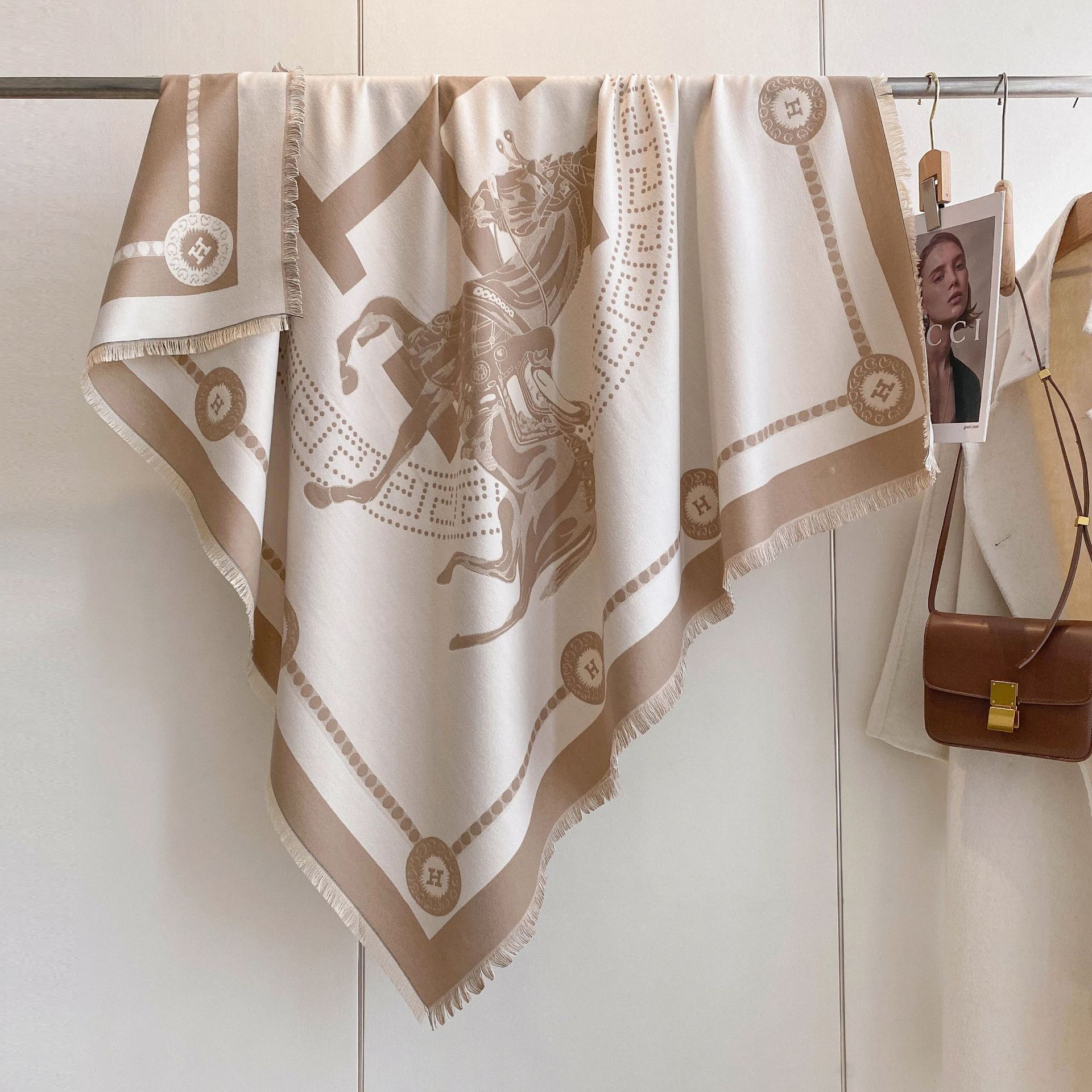 Corea del Sur H Horse imita bufandas de cashmere de alta calidad bufandas cálidas para mujeres otoño y invierno nuevo tipo de capa gruesa