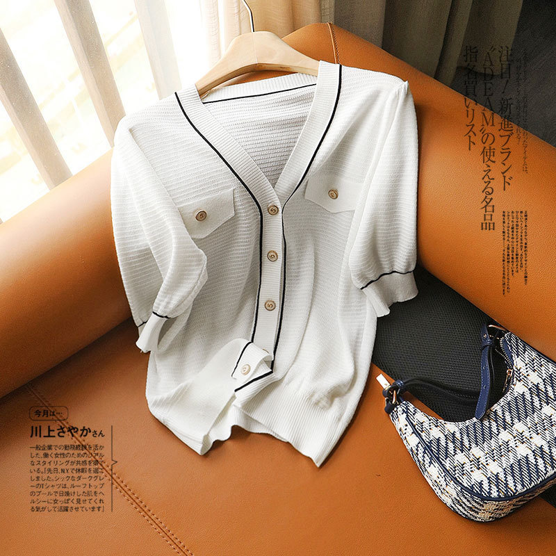 Elegant light Shu a face! Chanel Style Picking Empty Flower Needle Metal Buckle Cardigan V-neck Knitted Cardigan for Women