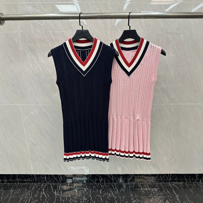 TB Nanyou high-quality women's new summer sleeveless V-neck striped knit pleated dress, fashionable and trendy TB Nanyou high-quality women's new summer sleeveless V-neck striped knit pleated dress, fashionable and trendy