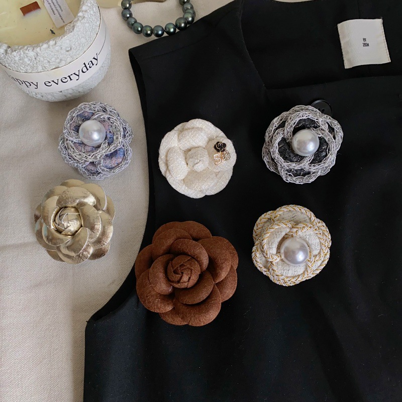 Tweed Style Camellia Flower Brooch, High-End Women's Luxury Elegant Brooch, Accessible Luxury Sweater Suit Corsage, Autumn and Winter Accessories