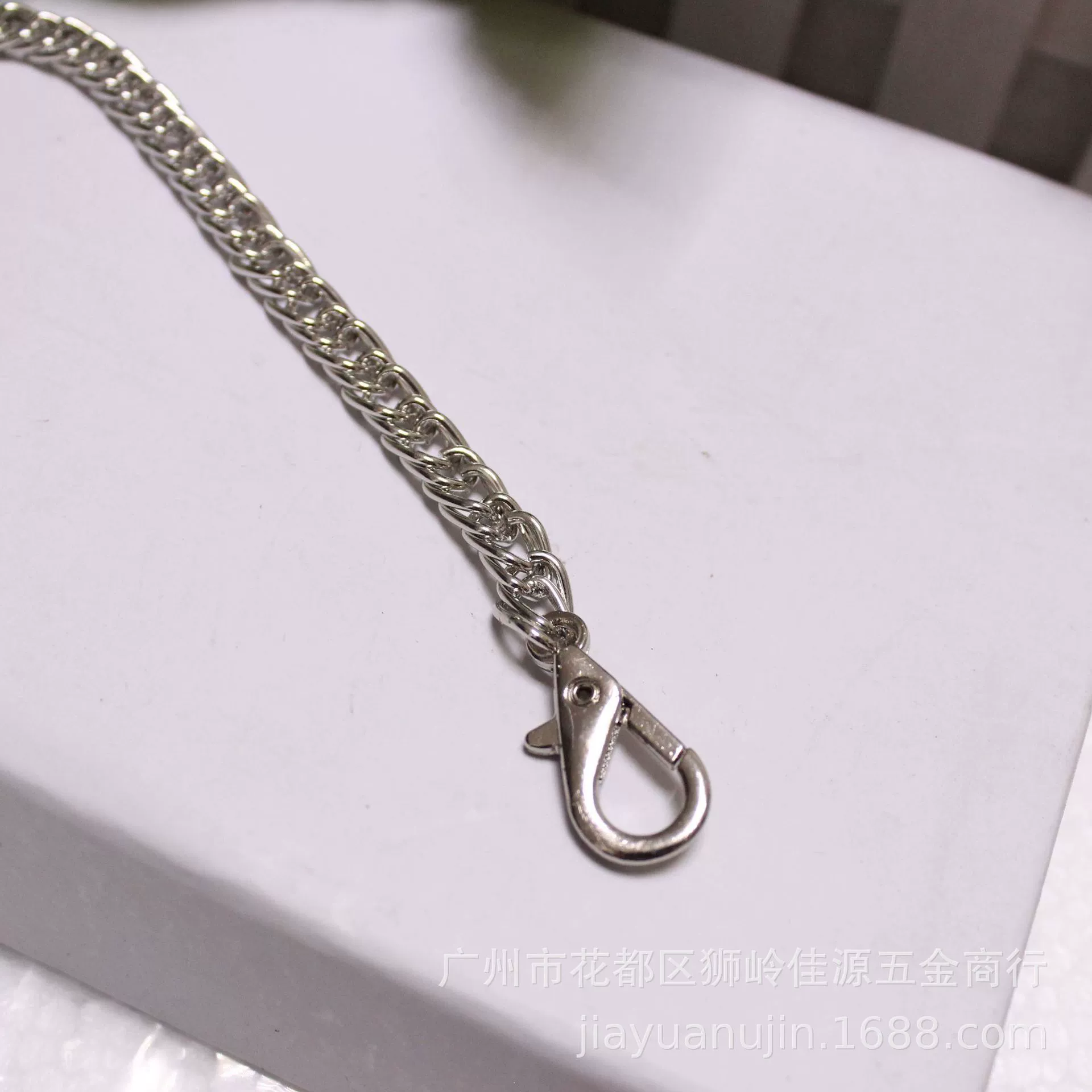 Bag accessory on chain, 7mm, chain bag, (Physicals)