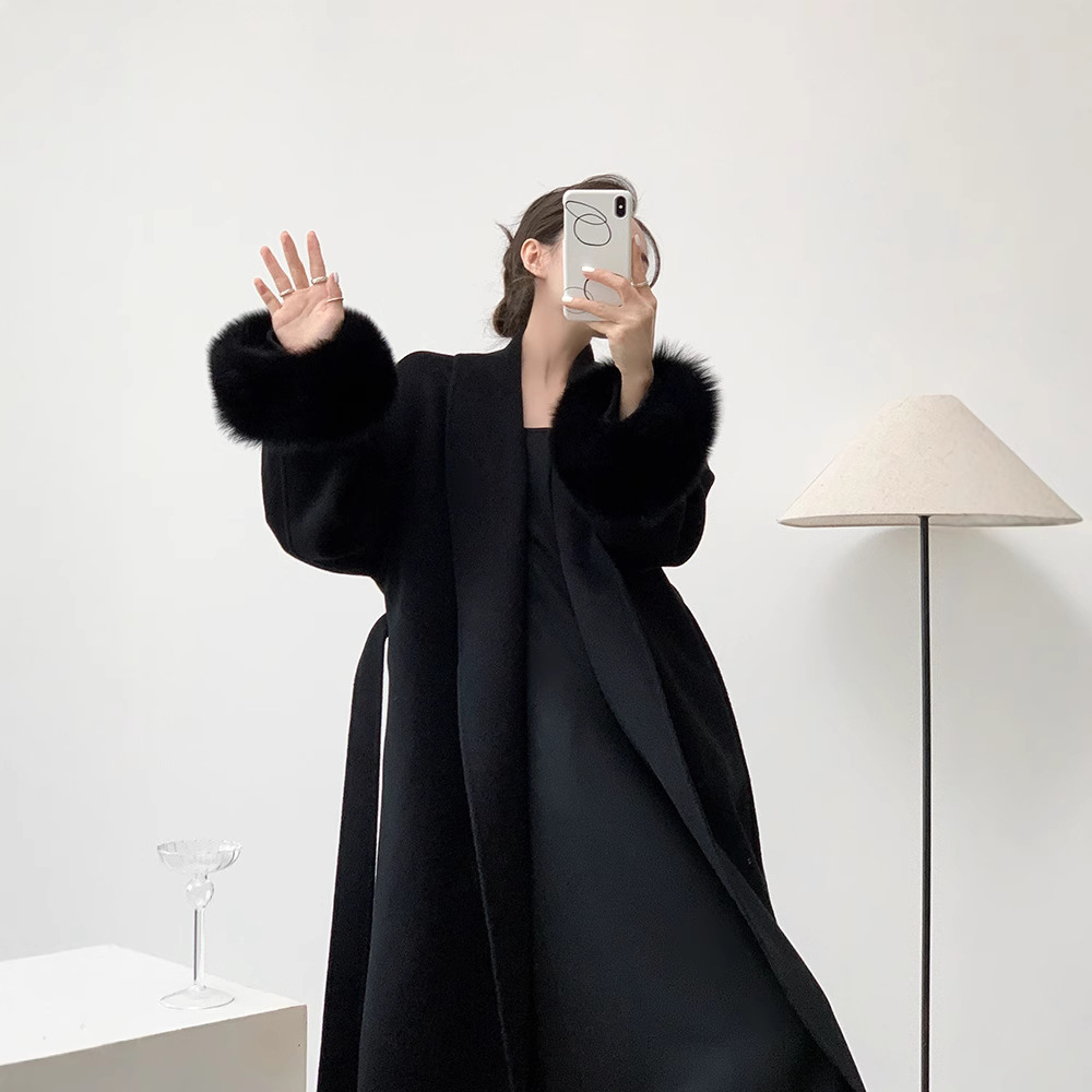 雰囲気のバスローブの長いタイプのウールの両面のラシャのコートの女性の高級な秋冬は本当にキツネの毛のコートを取り外します。